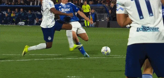 开云娱乐-帕斯邦尼碰撞裁判判点，达库尼亚主罚命中，科莫3-4国米